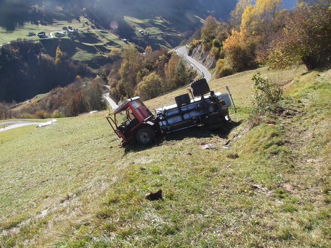 überschlagener Traktor in Endlage