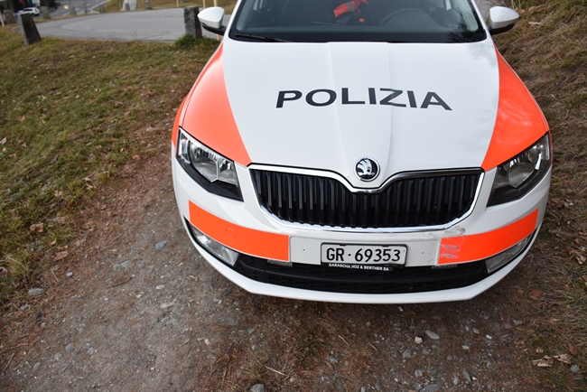 Gerammtes Polizeiauto