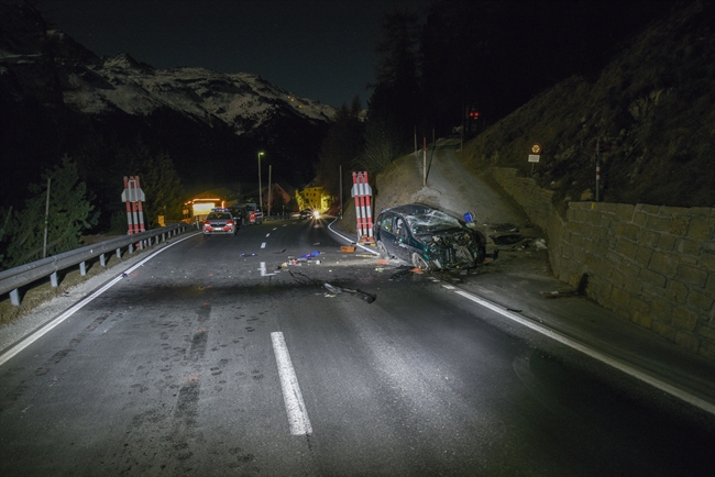 Total beschädigtes Auto in Endlage