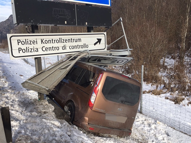 Endlage des total beschädigten Autos