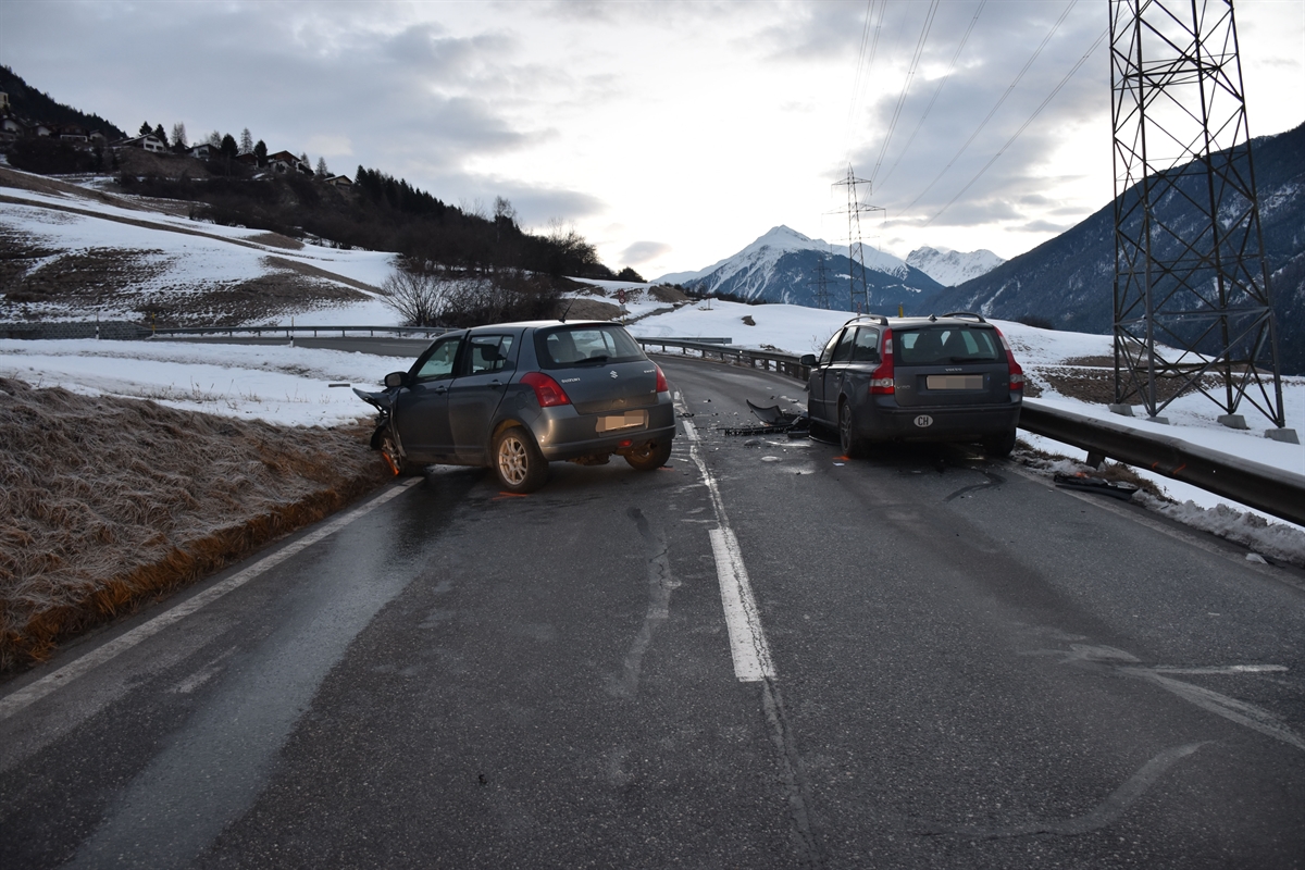 die beiden Fahrzeuge nach der Kollision