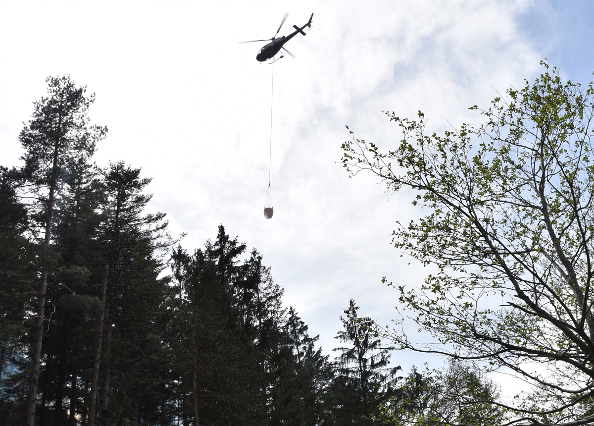 Ein Löschhelikopter im Einsatz