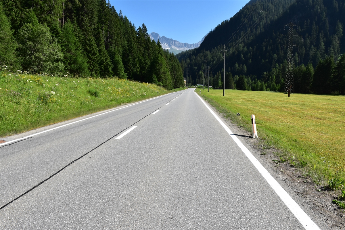 Die Gerade, auf welcher die Streifkollision stattfand.