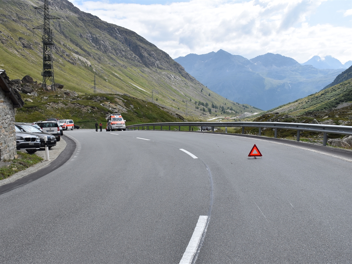 Unfallstelle am Julierpass in Silvaplana bei der Örtlichkeit Chamanna dal Stradin.
