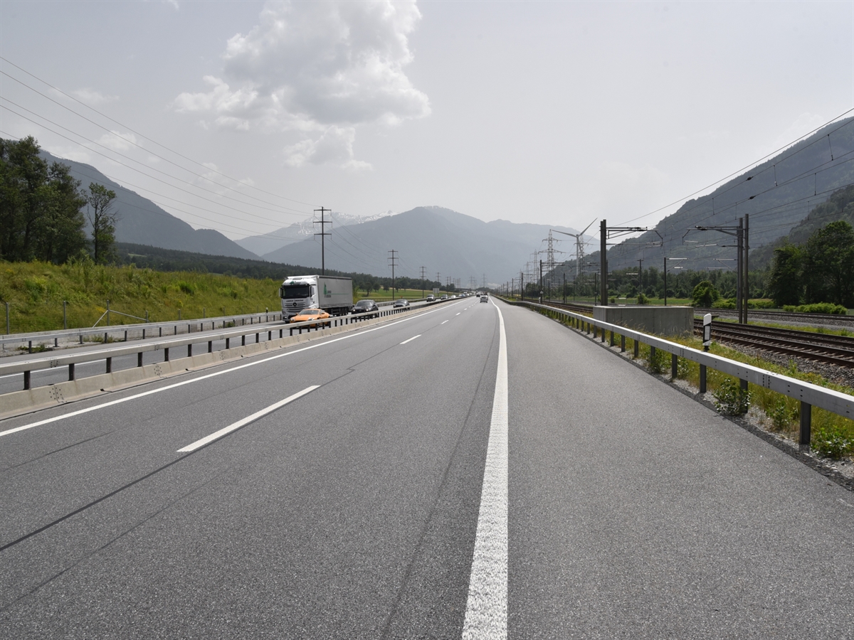 Südspur der Autobahn A13 in Trimmis.