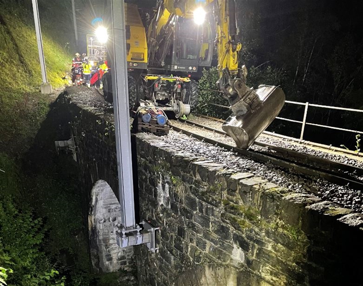 Unfallstelle bei der RhB-Brücke zwischen Lüen und Molinis