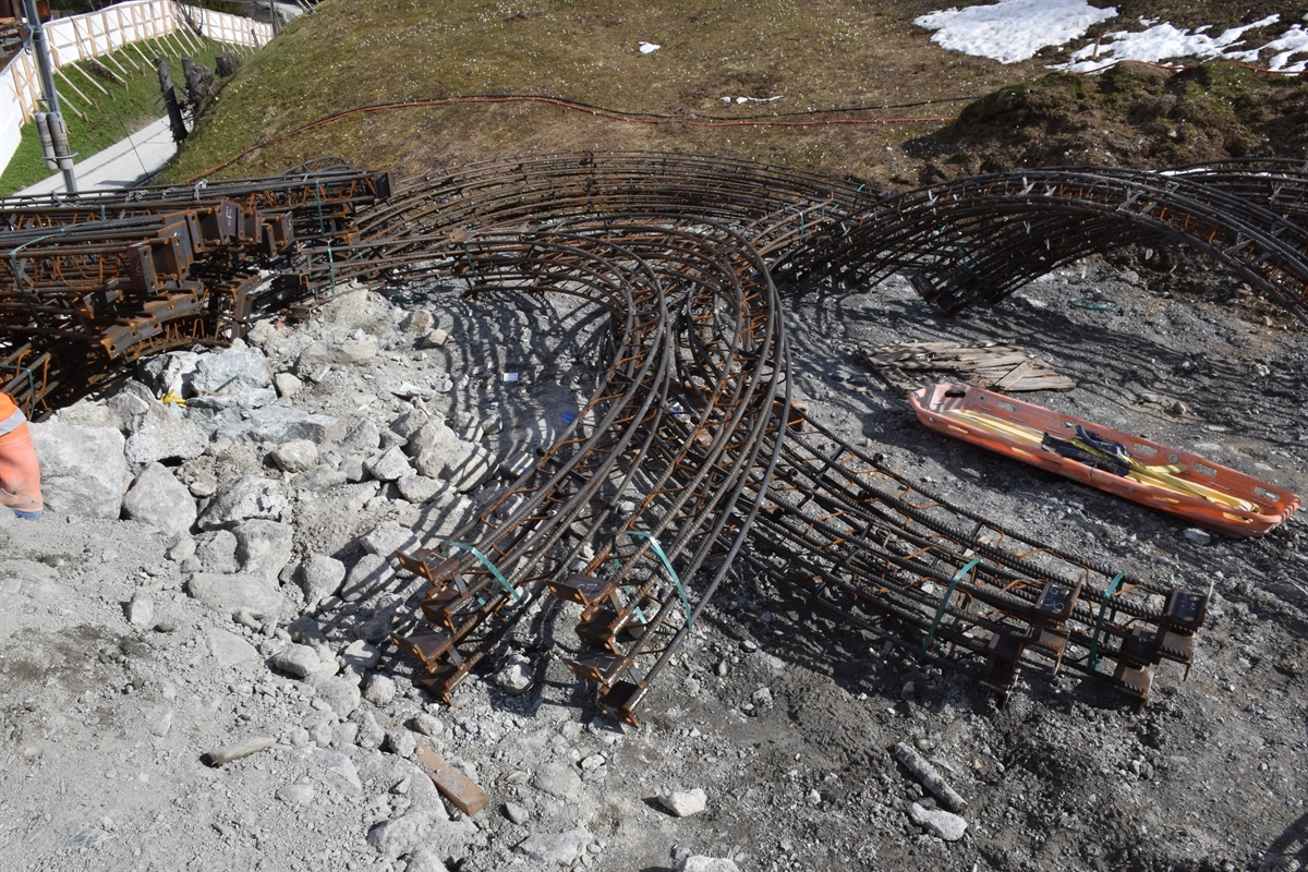 Gitterbogen aus Armierungseisen für den Tunnelbau