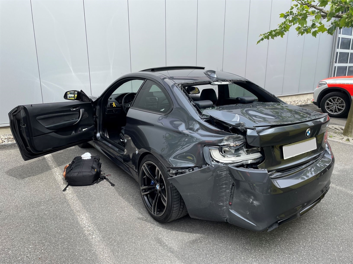 Heckansicht des beschädigten Fahrzeugs