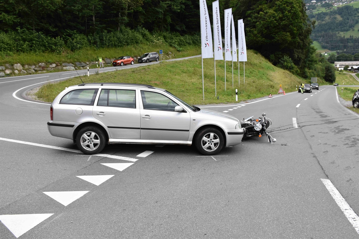 Unfallsituation bei der Einmündung Obersaxenstrasse in die Lugnezerstrasse