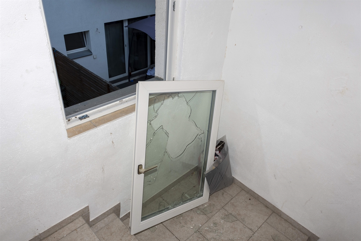 Kaputtes Fenster im Treppenhaus