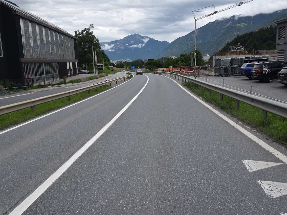 Aufnahme der Unfallstelle in Richtung Chur.