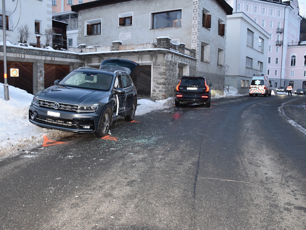 Die beiden kollidierten Autos in ihrer Endposition.