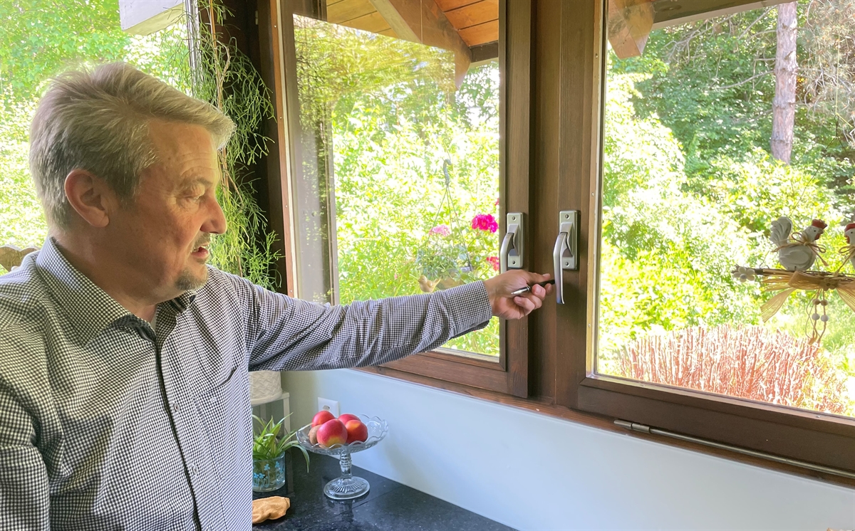 Kontrolle eines Fenstergriffes von innen