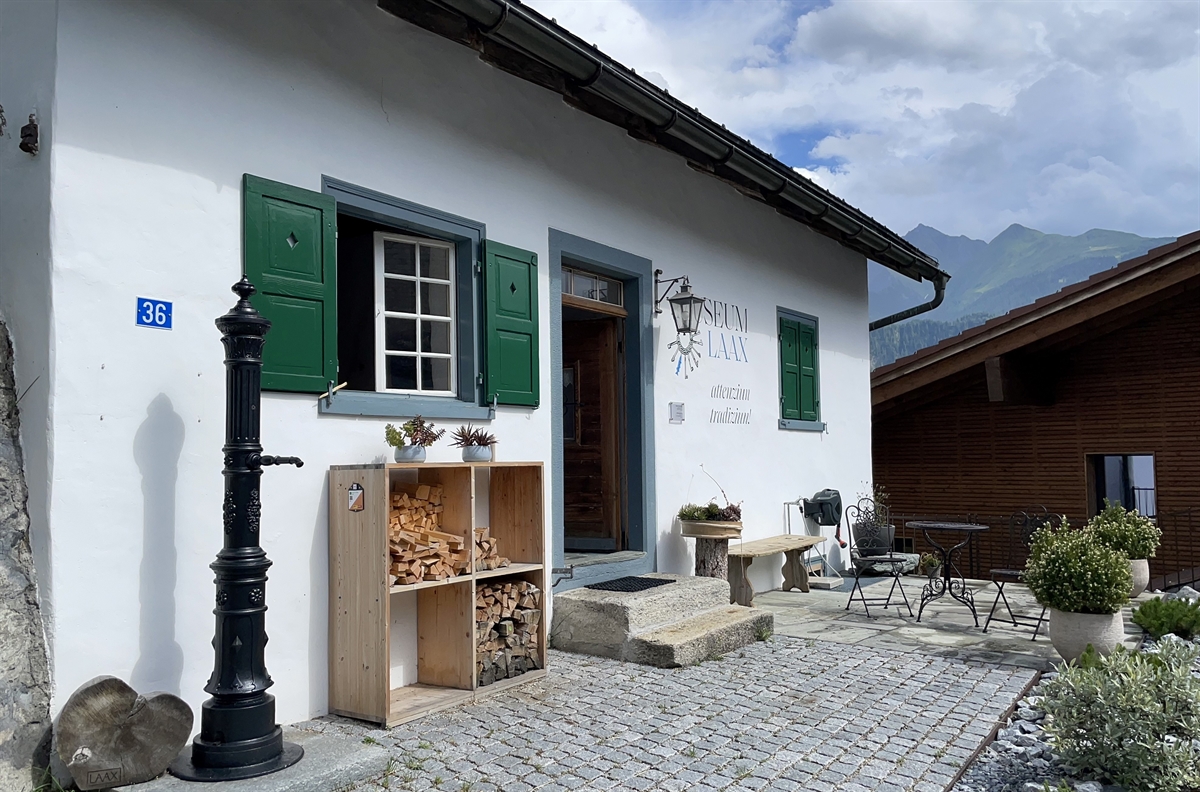 Aussenbereich des Museums Laax