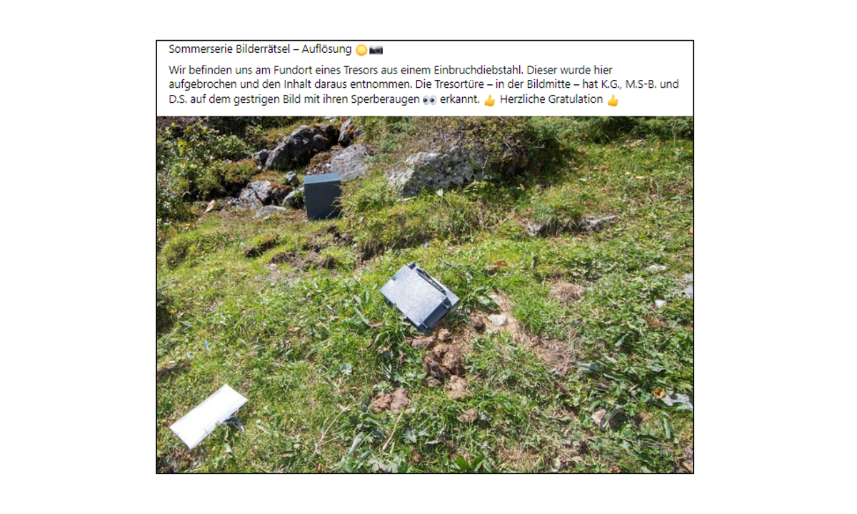 Ein in Wiesland liegender aufgebrochener Tresor