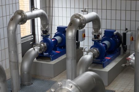 Sauberes Trinkwasser aus Grundwasserpumpwerken