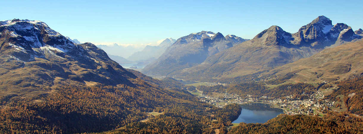 Das Oberengadin mit Silsersee und Silvaplanersee. 