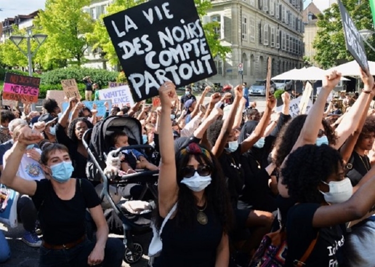 Las fotografias ch'èn vegnidas fatgas il zercladur 2020 a la demonstraziun «Black lives matter» a Friburg