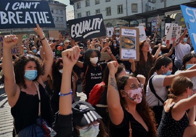 Las fotografias ch'èn vegnidas fatgas il zercladur 2020 a la demonstraziun «Black lives matter» a Friburg